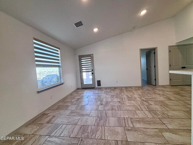 Foto del edificio - 4828 Marisabel Azcarate St