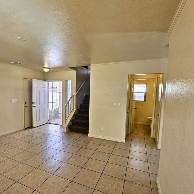 Building Photo - MOVE-IN READY 4BR/3BA SINGLE FAMILY HOME I...
