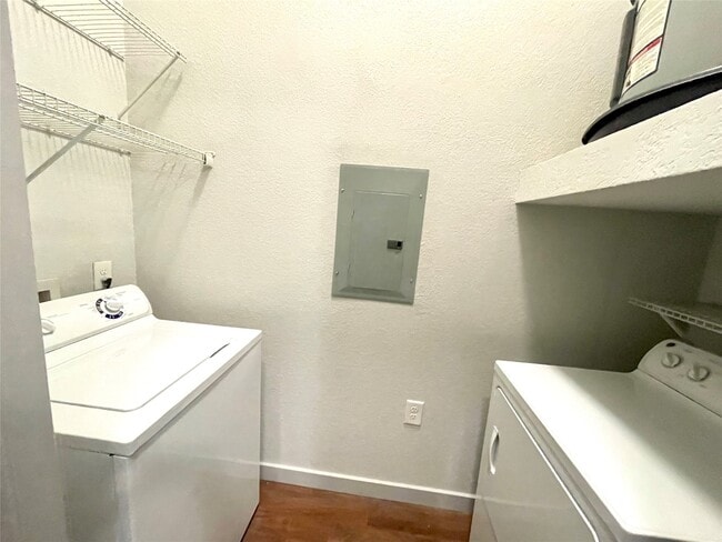 Building Photo - 2525 McCue Rd