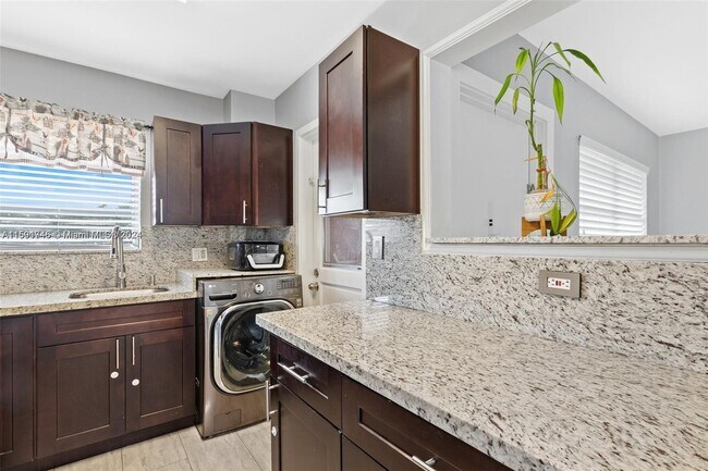 Building Photo - 2040 NW 81st Ave