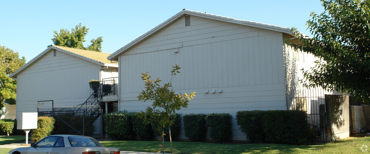 Side view of property - 347-373 W 19th St