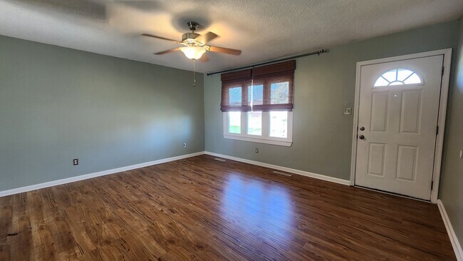 Foto del edificio - 924 Carriage Hill Rd