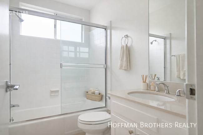 Building Photo - 1822 Colby Ave