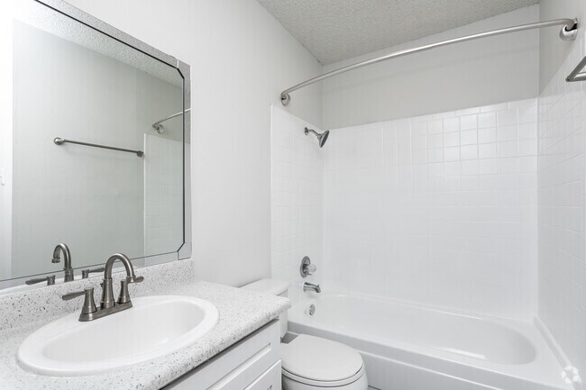 2BR, 2BA - 998SF Bathroom - Chestnut Park