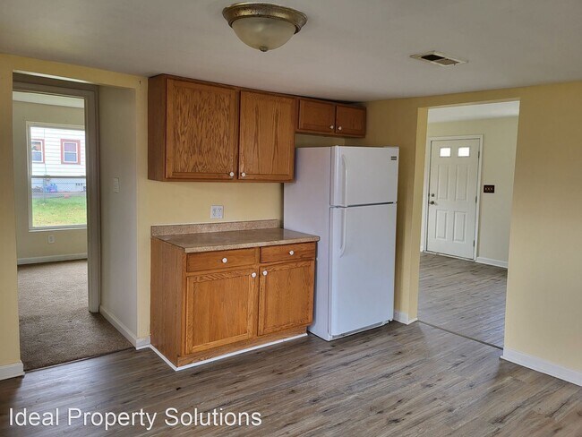 Building Photo - 3 br, 2 bath House - 15 Meadow Road