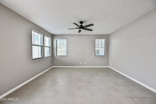 Foto del edificio - 3817 N 100th Dr