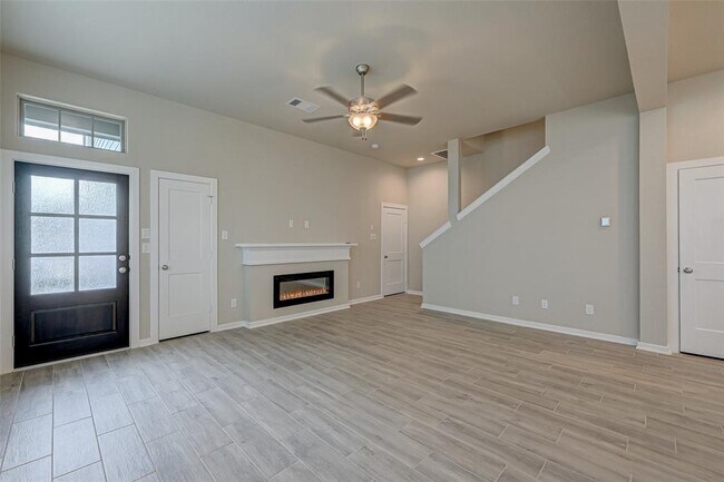 Foto del edificio - 569 Longleaf Pine Dr