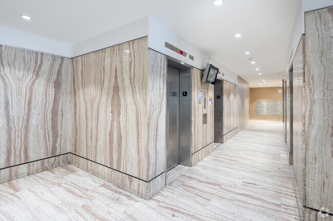Elevators - 140 Carlton