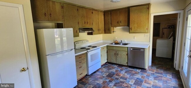 Building Photo - 45565 Camelot Ct