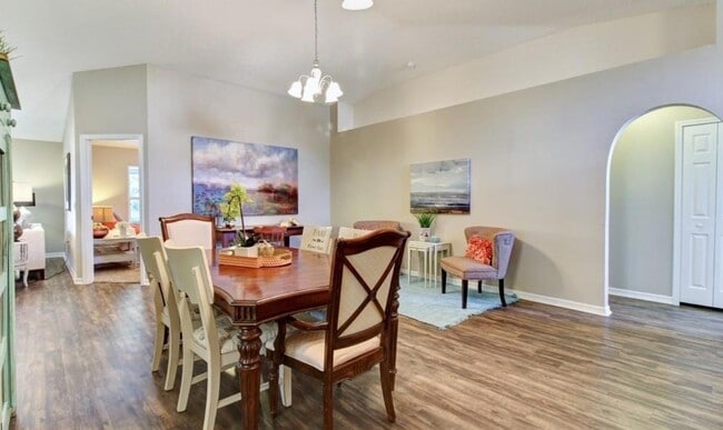 Foto del edificio - 90 Reeding Ridge Dr E