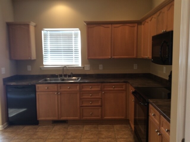 Foto del edificio - 1824 Baslia Ln