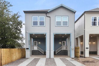 Building Photo - 2918 Mandeville St