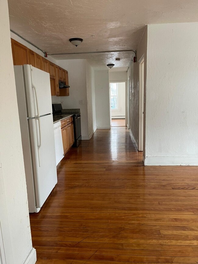 Building Photo - 128 Elm St