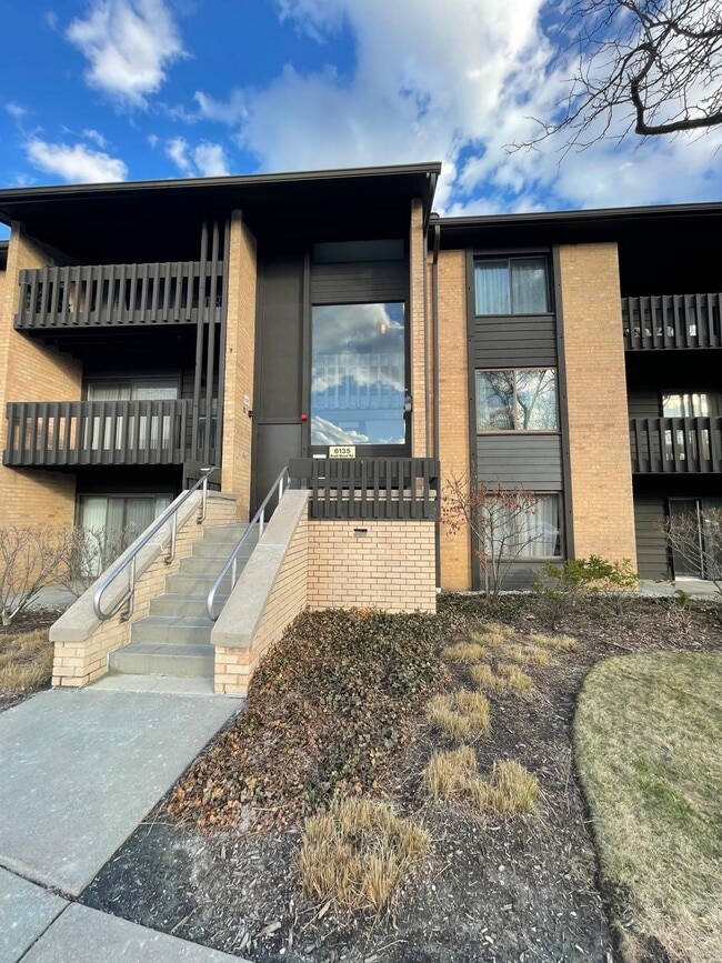 Building Photo - 6135 Knoll Wood Rd