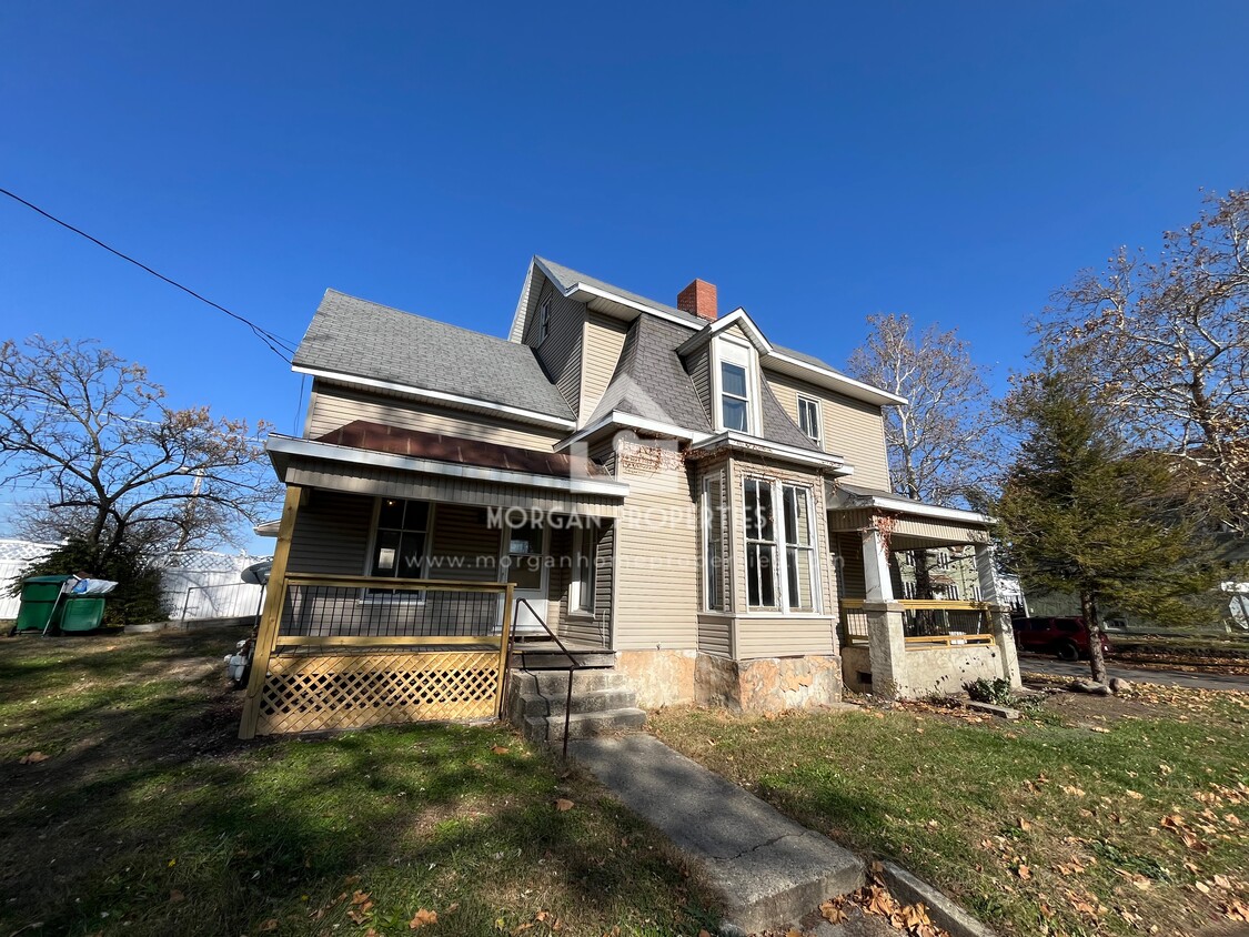 Primary Photo - 325 S 12th St