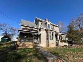 Building Photo - 325 S 12th St