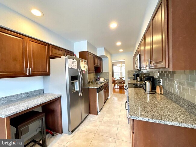 Building Photo - 7334 Rockford Dr