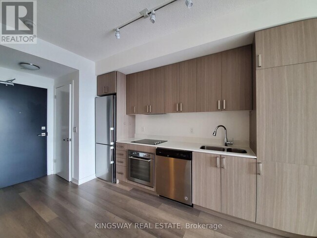 Photo du bâtiment - 5230-5230 Dundas St