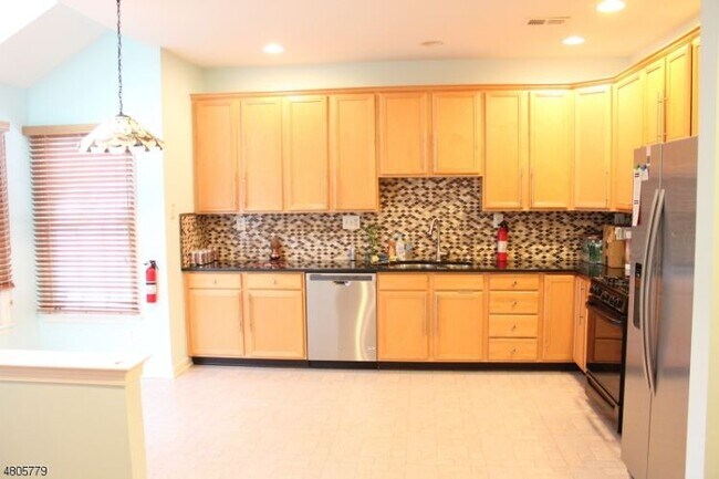 Building Photo - 59 Patriot Hill Dr