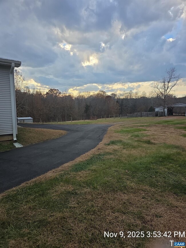 Foto del edificio - 912 Hunters Lodge Rd