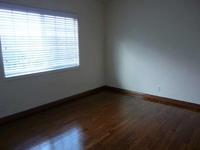 bedroom 1 - 3253 Inglewood Blvd