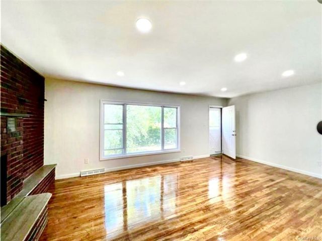 Building Photo - 225 Bedell Dr