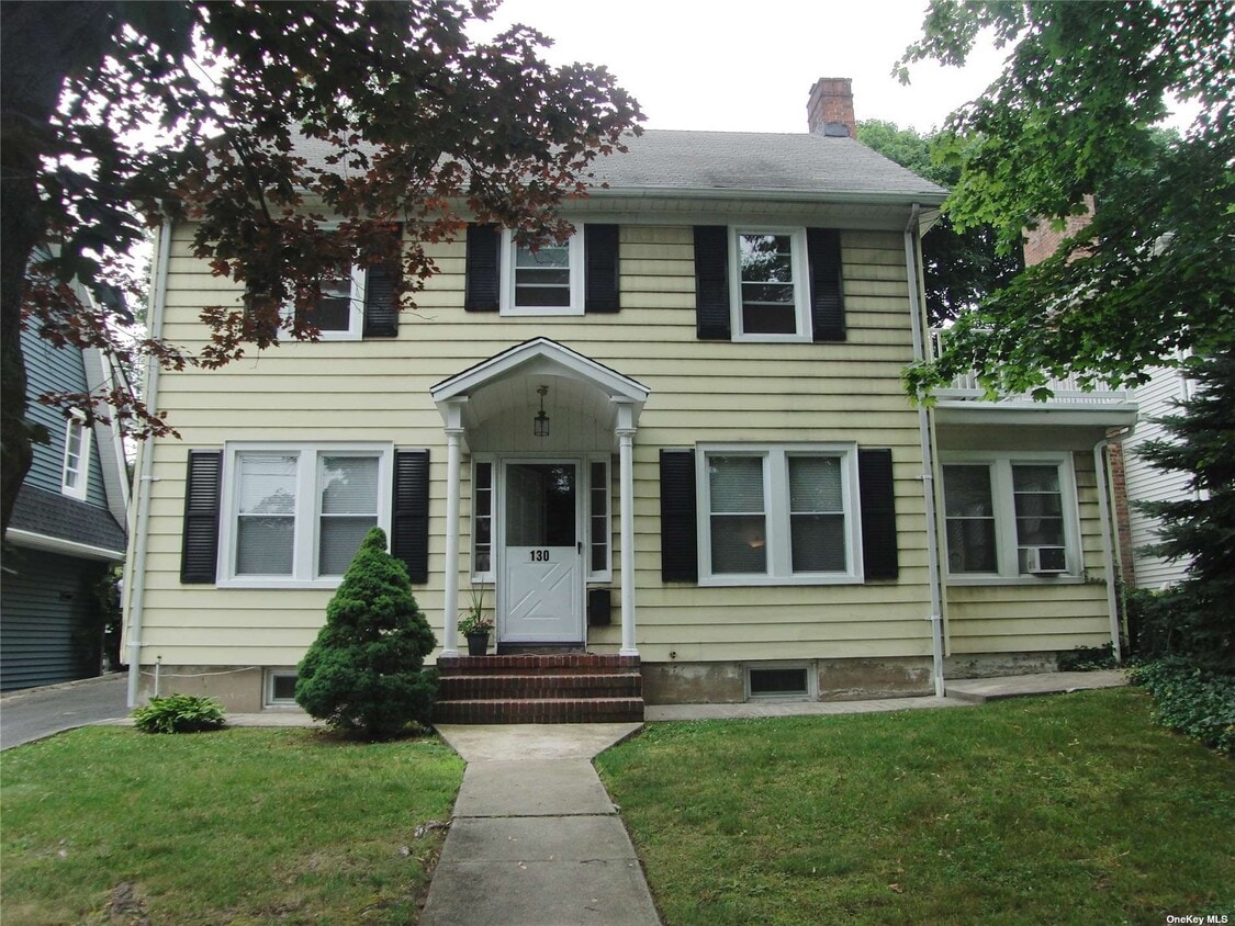 130 Soundview Rd, Huntington, NY 11743 Room for Rent in Huntington