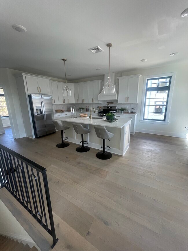 Building Photo - 7519 Ridge Ave