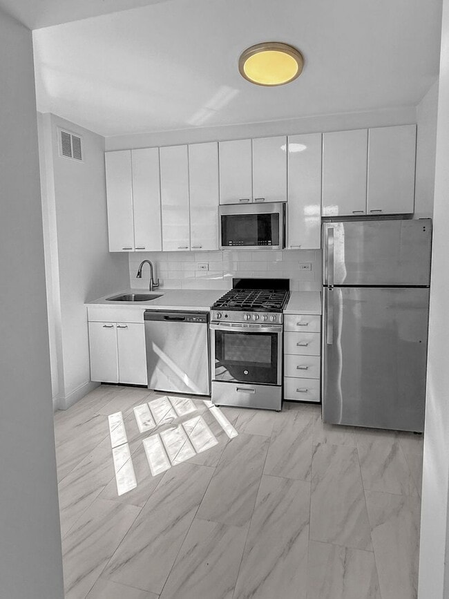 Building Photo - 1-50 Greenway Terrace