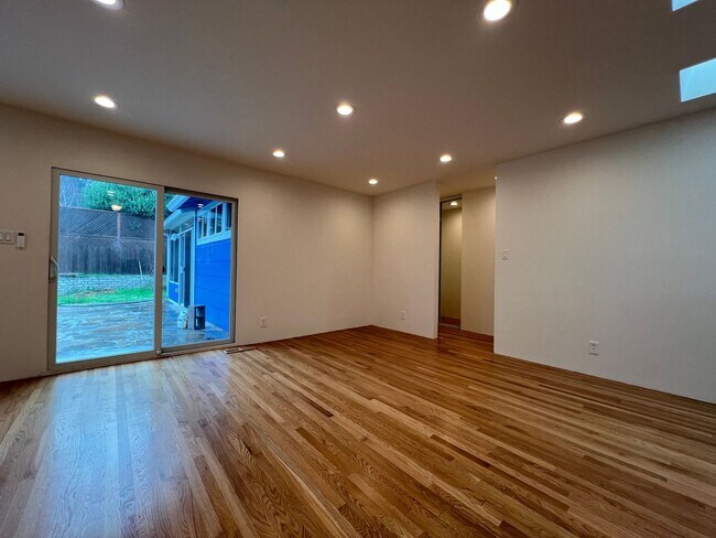 Foto del edificio - 3 Bedroom 2 Bath remodeled home is Capitola