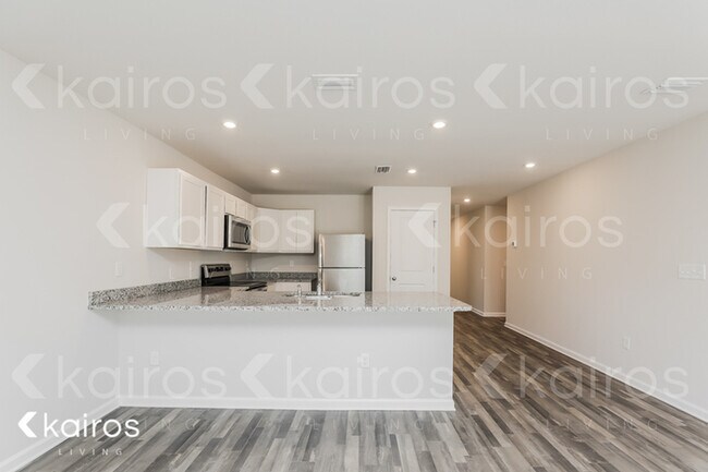 Foto del edificio - 832 Whispering Creek Ave.
