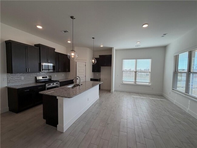 Building Photo - 211 Kristen Ln