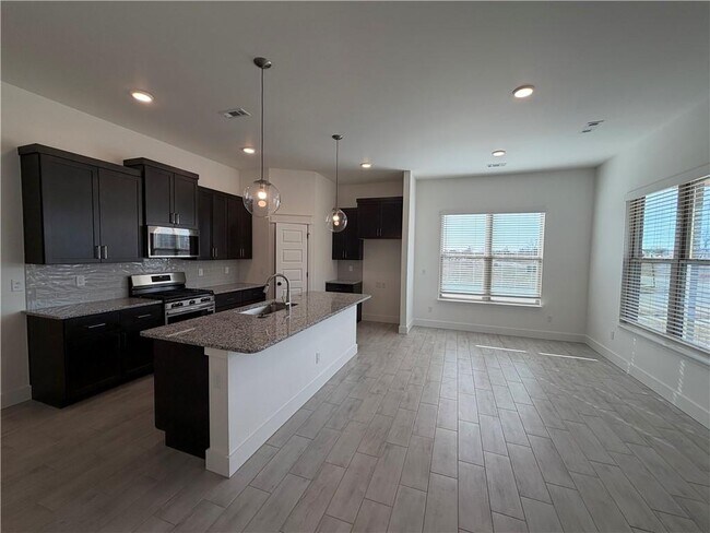 Foto del edificio - 211 Kristen Ln