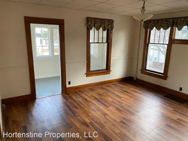 Building Photo - 4 br, 1 bath House - 901 Broadway Ave