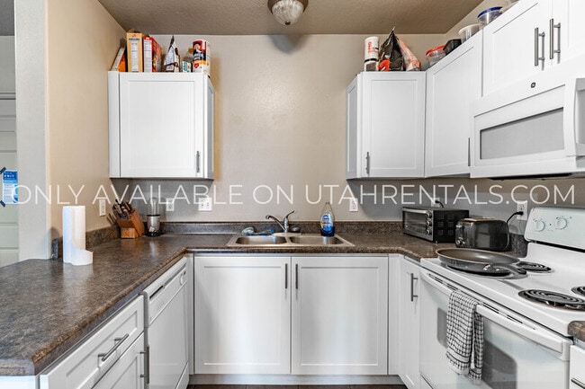 Foto del edificio - 892 E 700 N