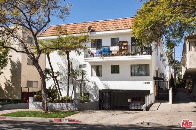 Building Photo - 1009 N Edinburgh Ave