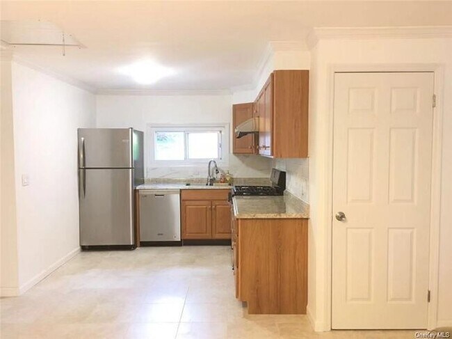 Building Photo - 323 Orchard Dr