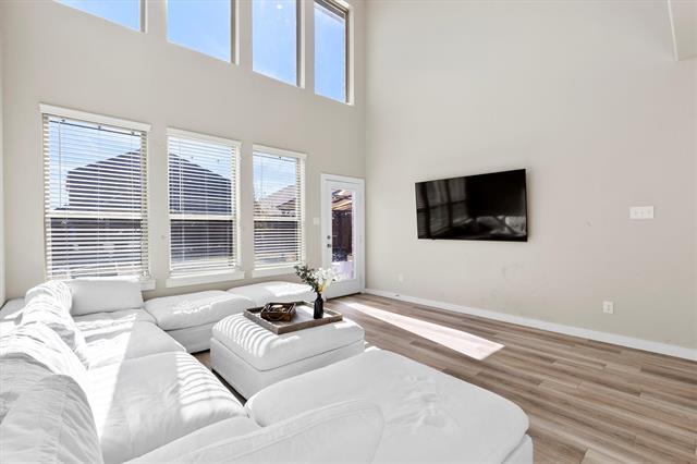 Foto del edificio - 615 Cottage Wood Dr