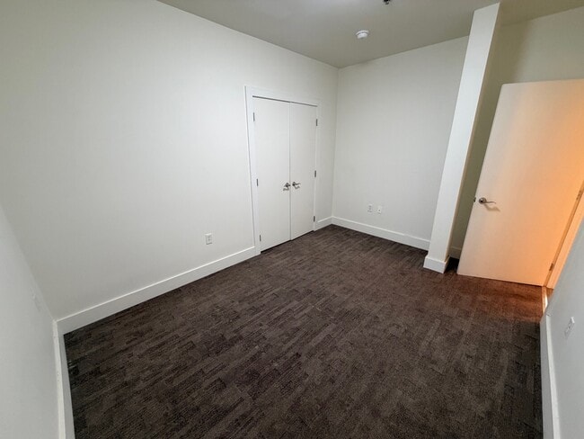 Building Photo - Yeats Building