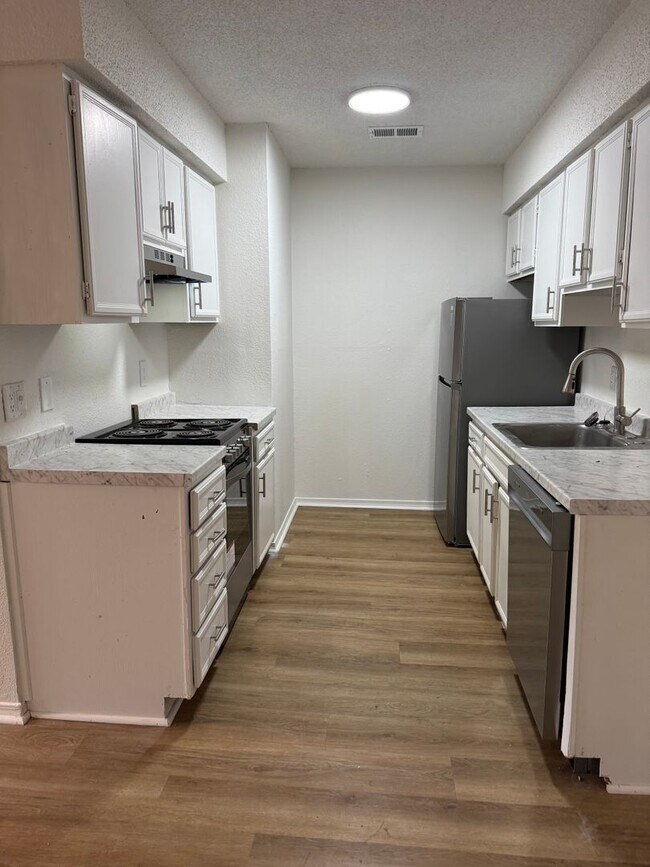 Building Photo - Ceader Ridge