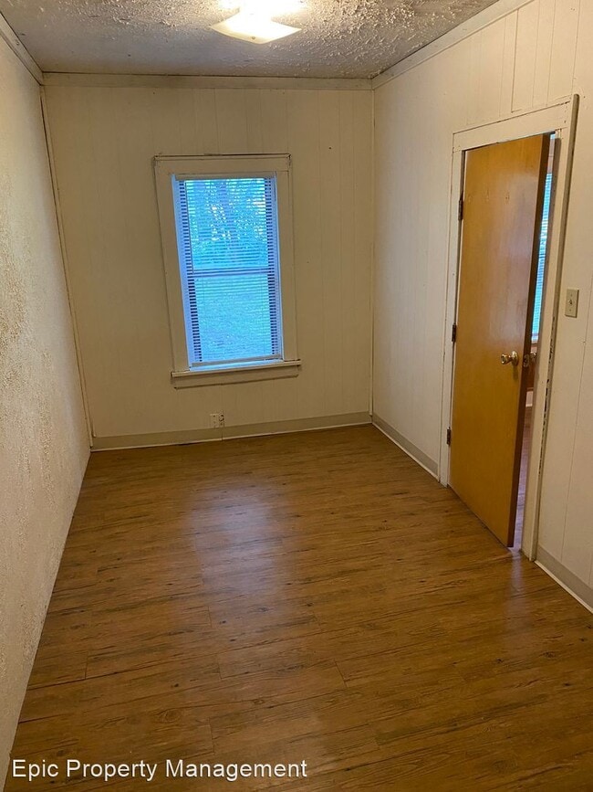 Building Photo - 2 br, 1 bath House - 1003 SE 26th St