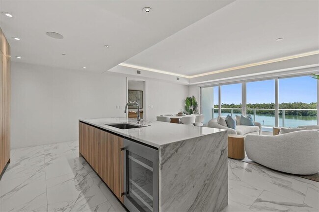 Foto del edificio - 1020 Sunset Point Rd