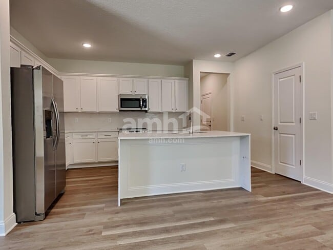 Building Photo - 11643 Hillside Dr