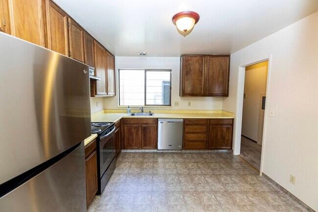 Building Photo - 2842 Taraval St