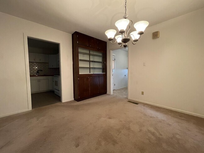 Building Photo - 3713 Noble Dr