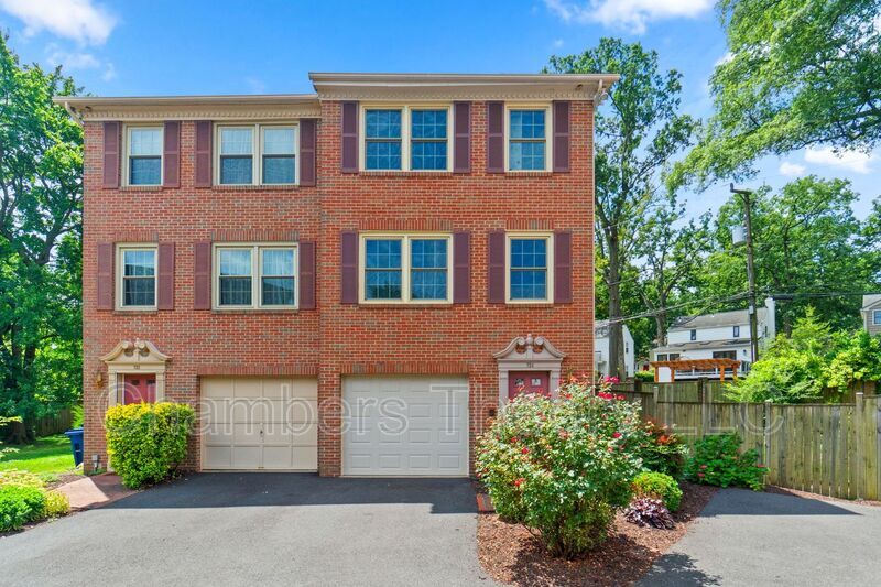 Foto principal - 724 W Glebe Rd