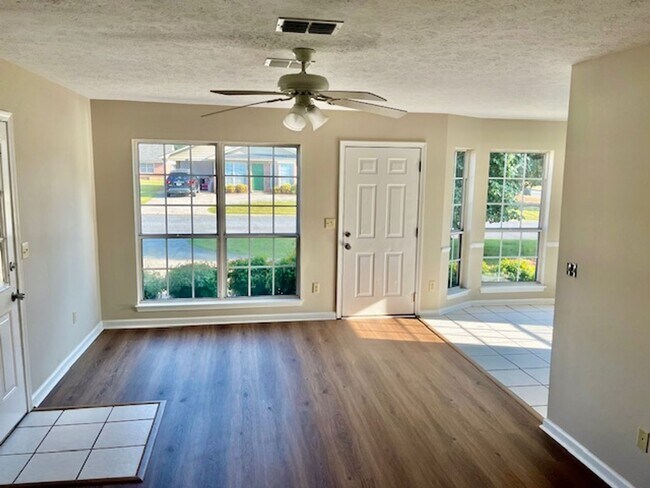 Foto del edificio - Rockcreek Dr #3 &amp; 355 Mathis