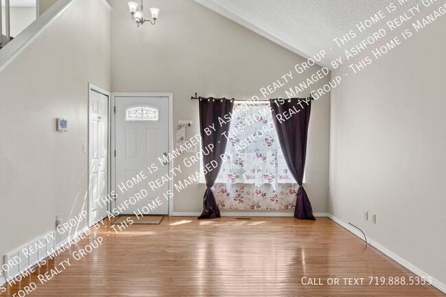 Foto del edificio - 537 Blossom Field Rd