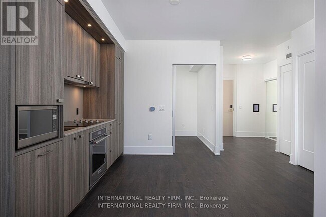 Building Photo - 480 Front St W