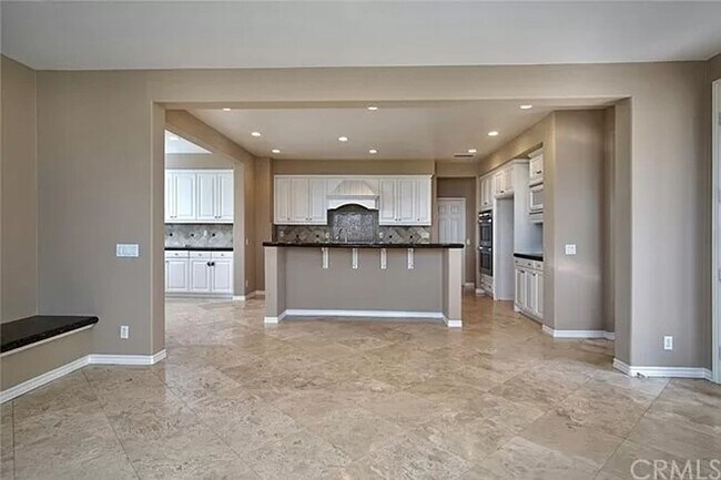 Building Photo - 4 BEDROOM, 3 BATH WITH BONUS ROOM (SERRANO...